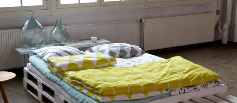 Dopřejte si netradiční spánek na posteli z palet